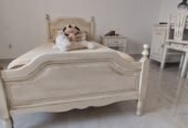 Chambre enfant 1 lit avec bureau chaise table de nuit et armoire
