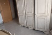 Chambre enfant 1 lit avec bureau chaise table de nuit et armoire