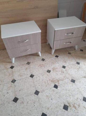 Deux tables de nuit _ 20d livraison grand Tunis