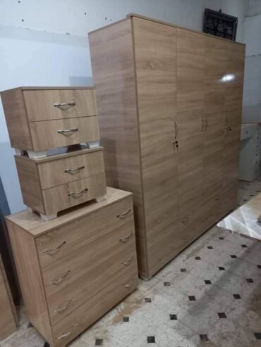 Armoire 4 portes – coiffeuse – deux tables de nuit _ 20d livraison grand Tunis