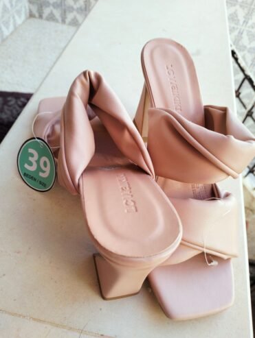Mules femme à talons Nude jamais portées poiture39