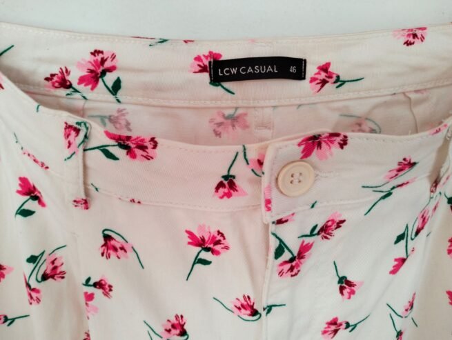 Jeans blanc fleurit LcWaikiki taille 46