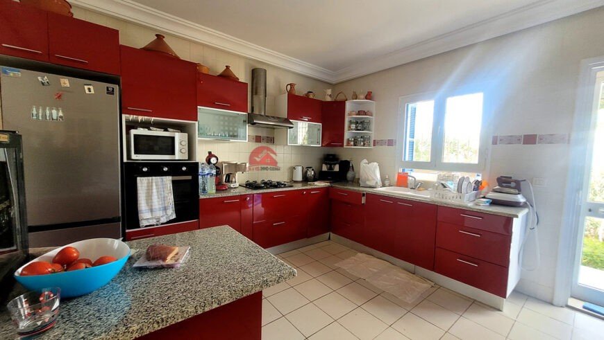 A VENDRE EN ZONE TOURISTIQUE BELLE VILLA AVEC PISCINE PRIVÉE – RÉF V623