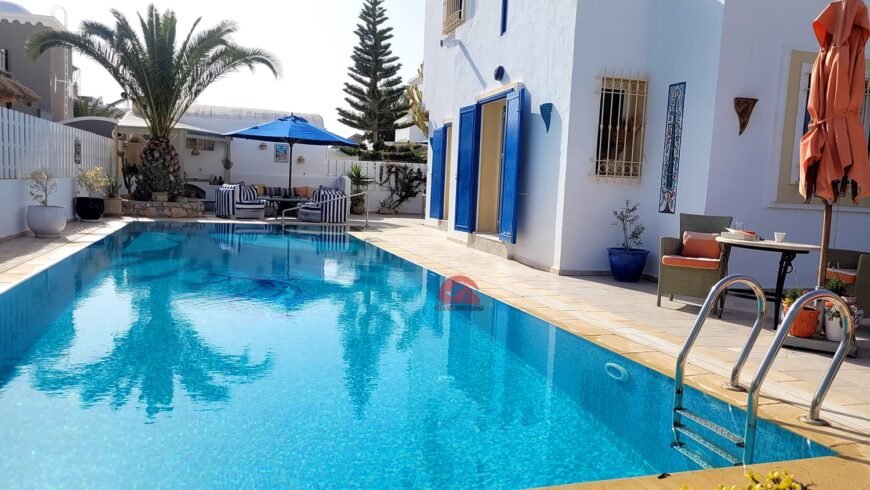 A VENDRE EN ZONE TOURISTIQUE BELLE VILLA AVEC PISCINE PRIVÉE – RÉF V623