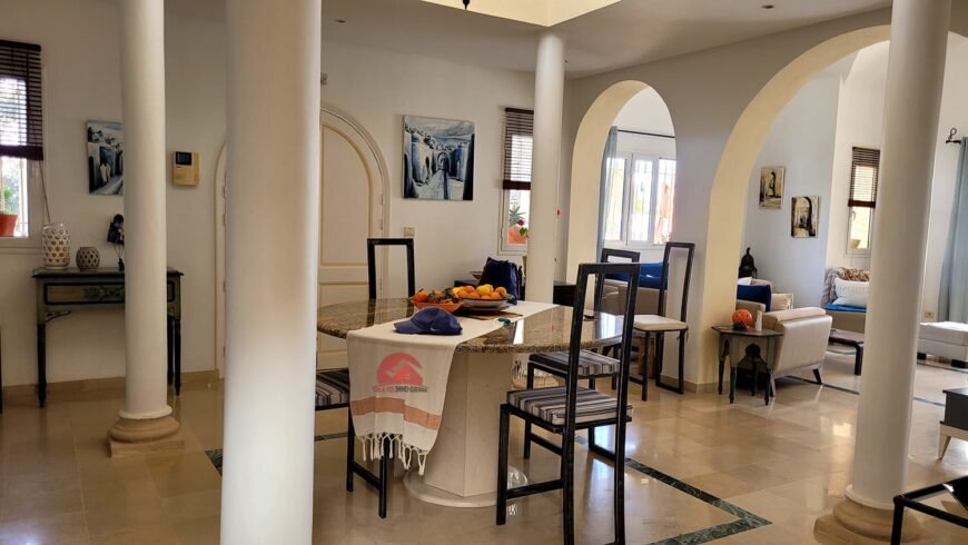 A VENDRE EN ZONE TOURISTIQUE BELLE VILLA AVEC PISCINE PRIVÉE – RÉF V623