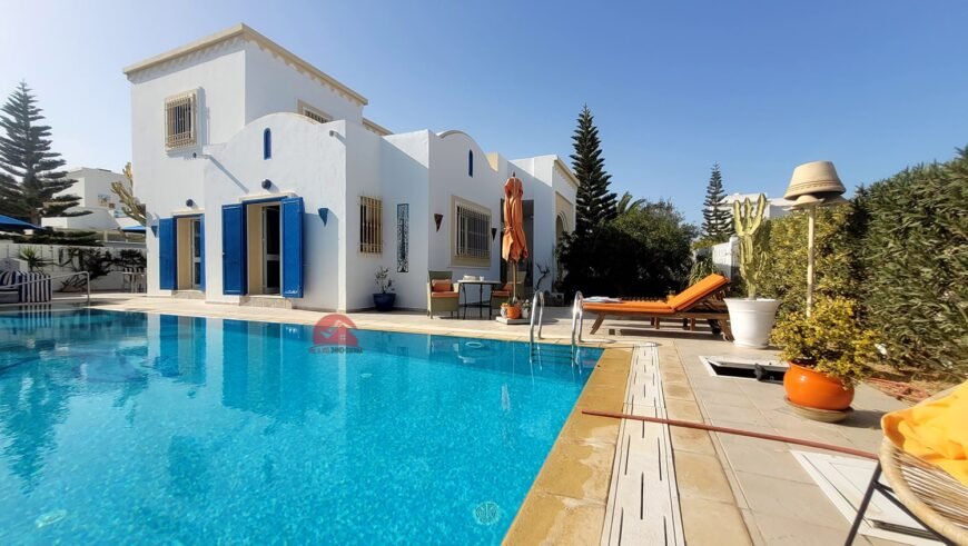 A VENDRE EN ZONE TOURISTIQUE BELLE VILLA AVEC PISCINE PRIVÉE-RÉF V623