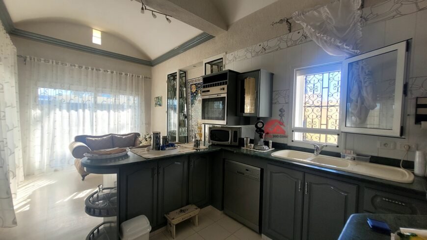 GRANDE MAISON EN ZONE TOURISTIQUE DJERBA – RÉF V590