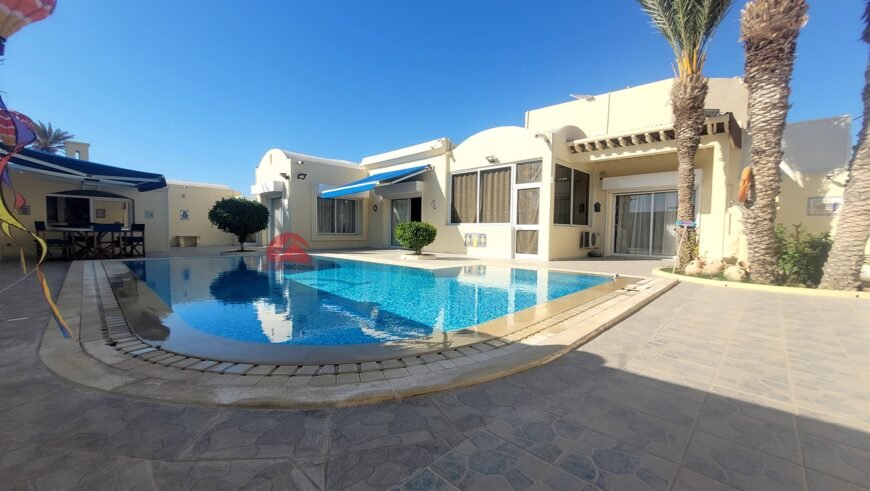 GRANDE MAISON EN ZONE TOURISTIQUE DJERBA – RÉF V590