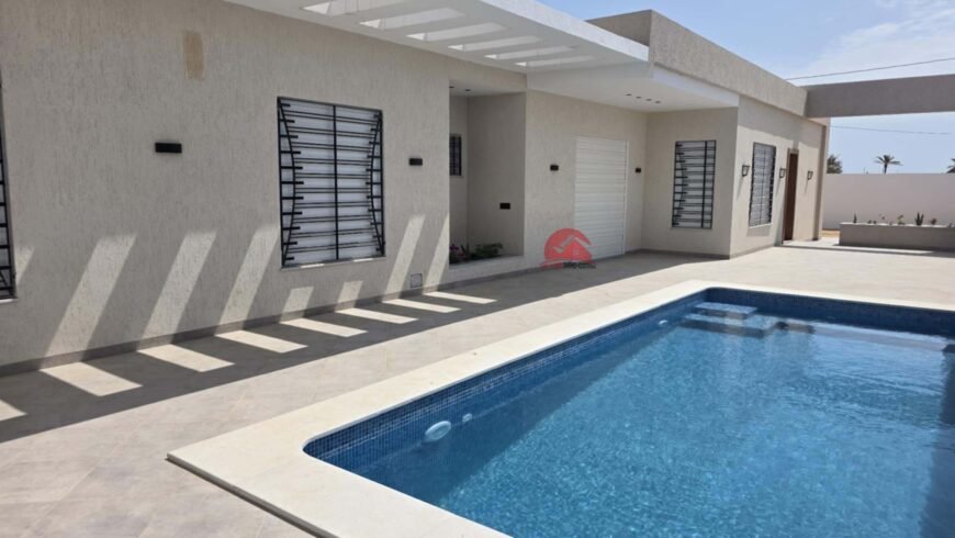 VILLA DE PLAIN-PIED AVEC PISCINE À HOUMT SOUK DJERBA ZA – RÉF V705