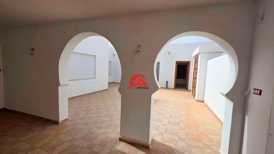VILLA DE PLAIN-PIED À VENDRE À HOUMT SOUK DJERBA ZU – RÉF V713