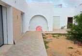 VILLA DE PLAIN-PIED À VENDRE À HOUMT SOUK DJERBA ZU – RÉF V713