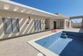 VILLA DE PLAIN-PIED AVEC PISCINE À HOUMT SOUK DJERBA ZA – RÉF V705