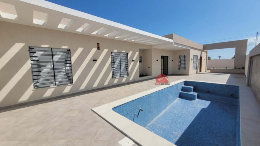 VILLA DE PLAIN-PIED AVEC PISCINE À HOUMT SOUK DJERBA ZA – RÉF V705