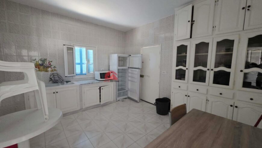 MAISON AVEC TERRAIN À VENDRE À HOUMT SOUK DJERBA ZA – RÉF V724